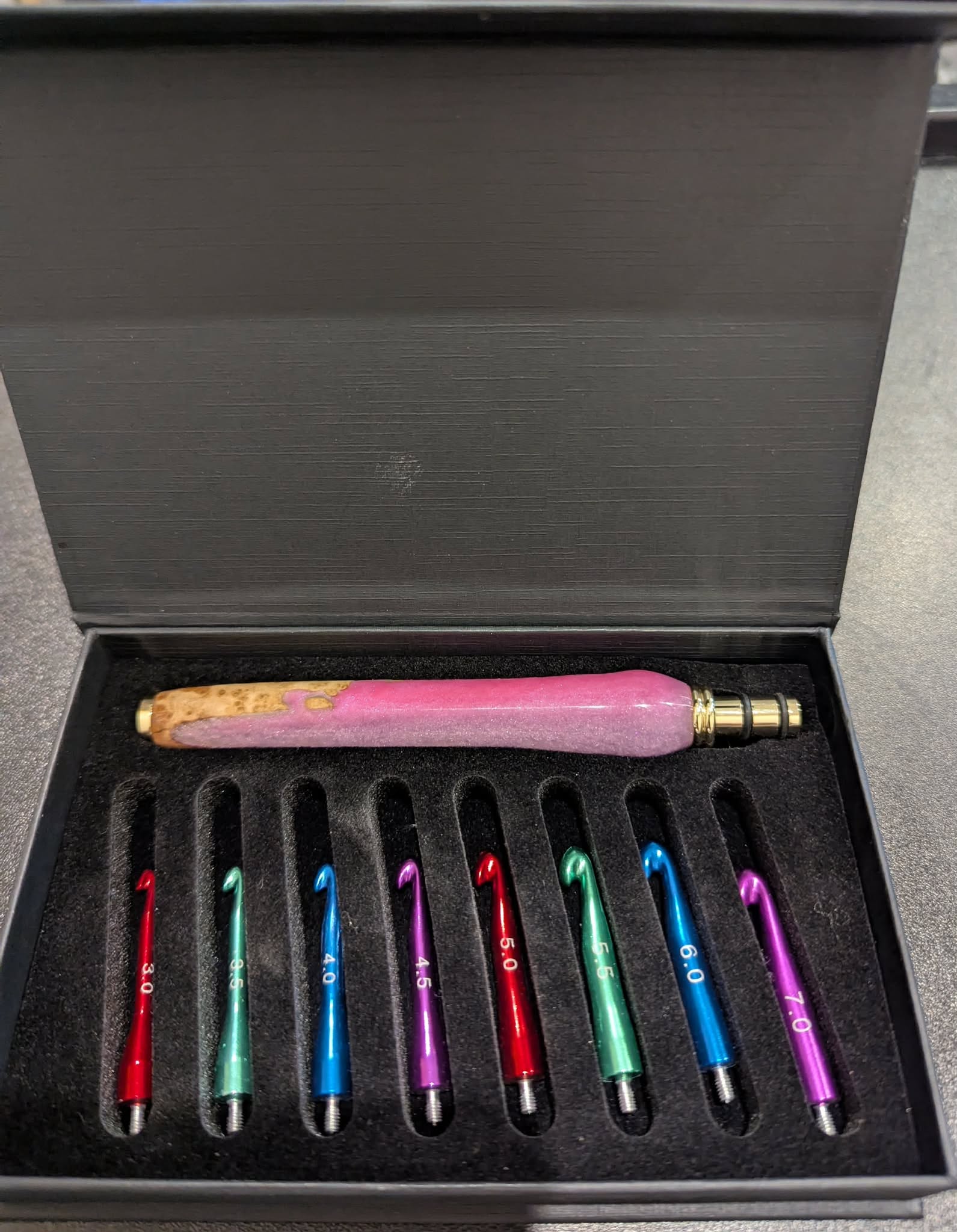 Woodwork and Whiskers Interchangeable Crochet Hook Set - 9 Piece 3138B389 - Pink Mallee