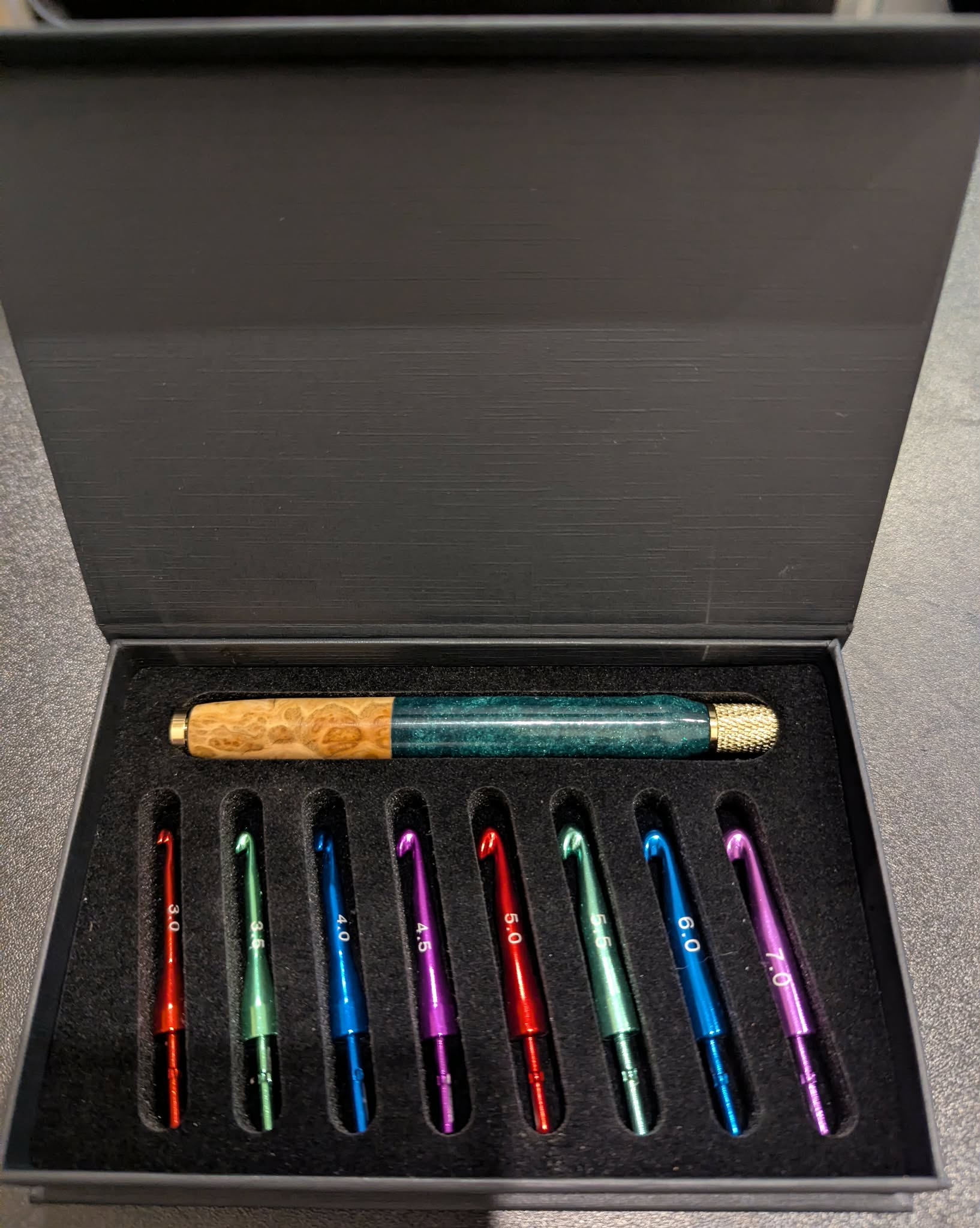 Woodwork and Whiskers Interchangeable Crochet Hook Set - 9 Piece 3141B342 - Emerald Petite