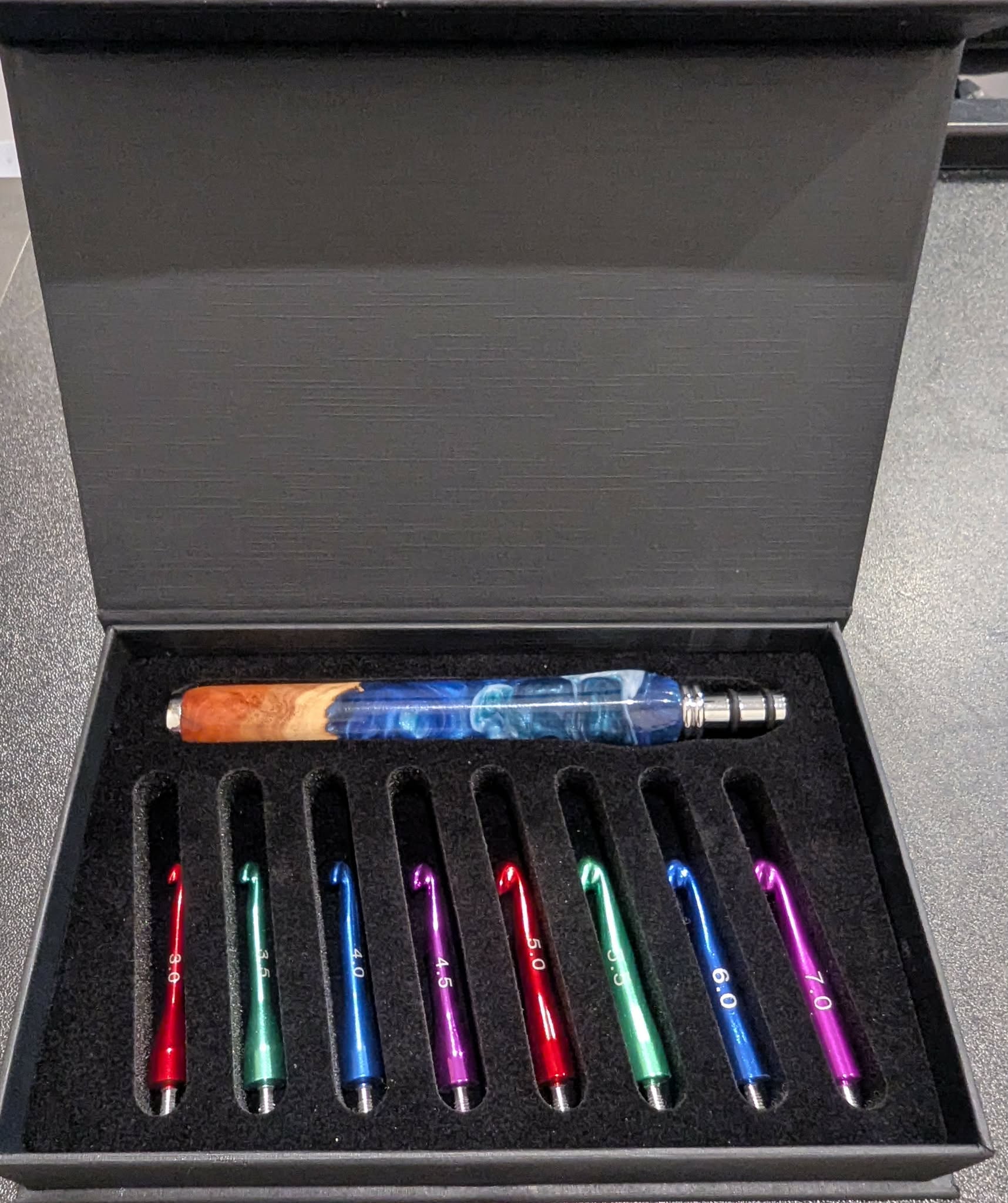 Woodwork and Whiskers Interchangeable Crochet Hook Set - 9 Piece 3142B343 - Bushlands Beach