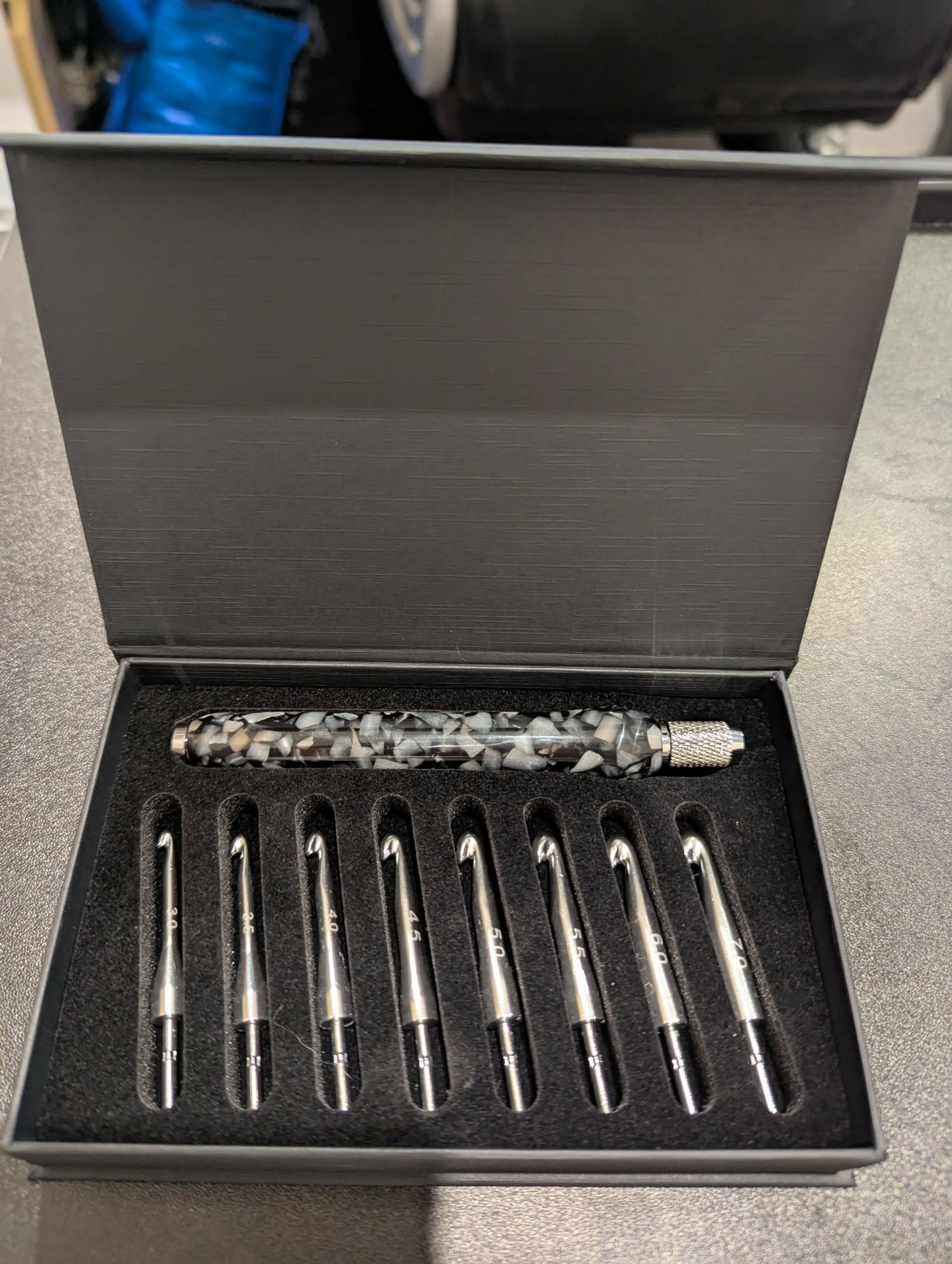 Woodwork and Whiskers Interchangeable Crochet Hook Set - 9 Piece 3144B395 - Cola on Ice