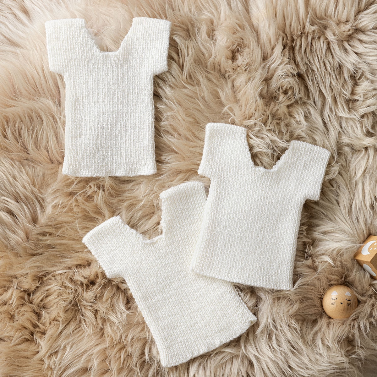 FREE Download - Patons - Teeny Tiny Vests
