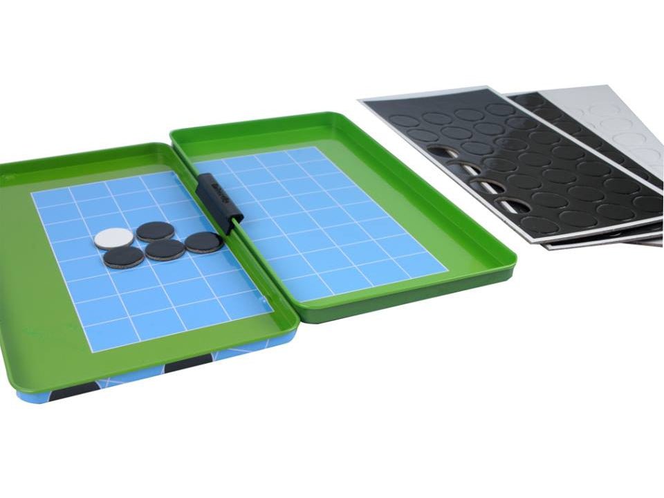 Magnetic Travel Game - Magnetic Reversi - Mooroolbark Wool